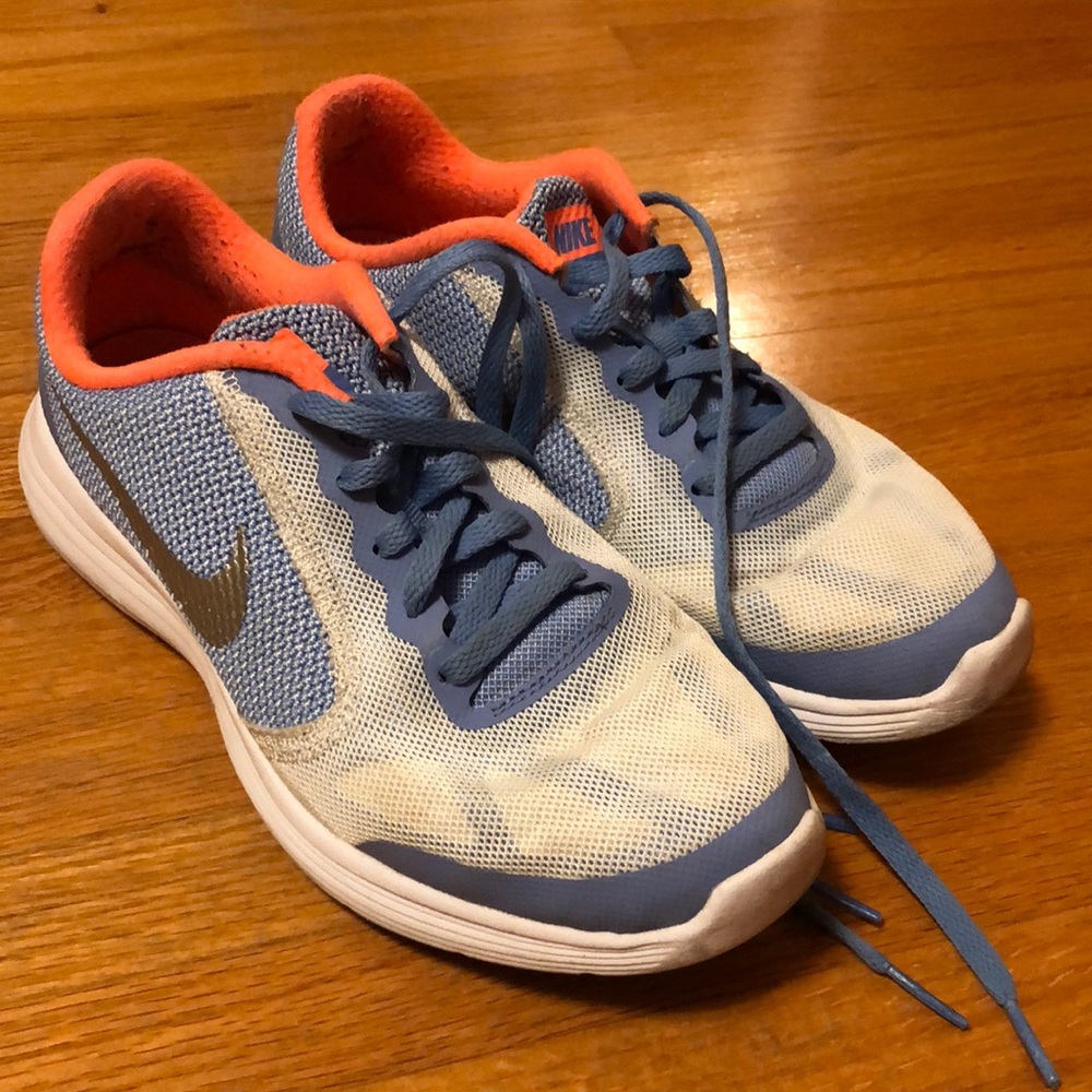 Women’s/Girls Nike Tennis Shoes